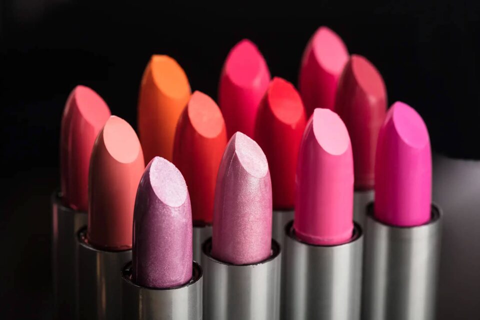 Cosmetics: detection of pore inclusions in lipsticks - various pink & red lipstick with black background